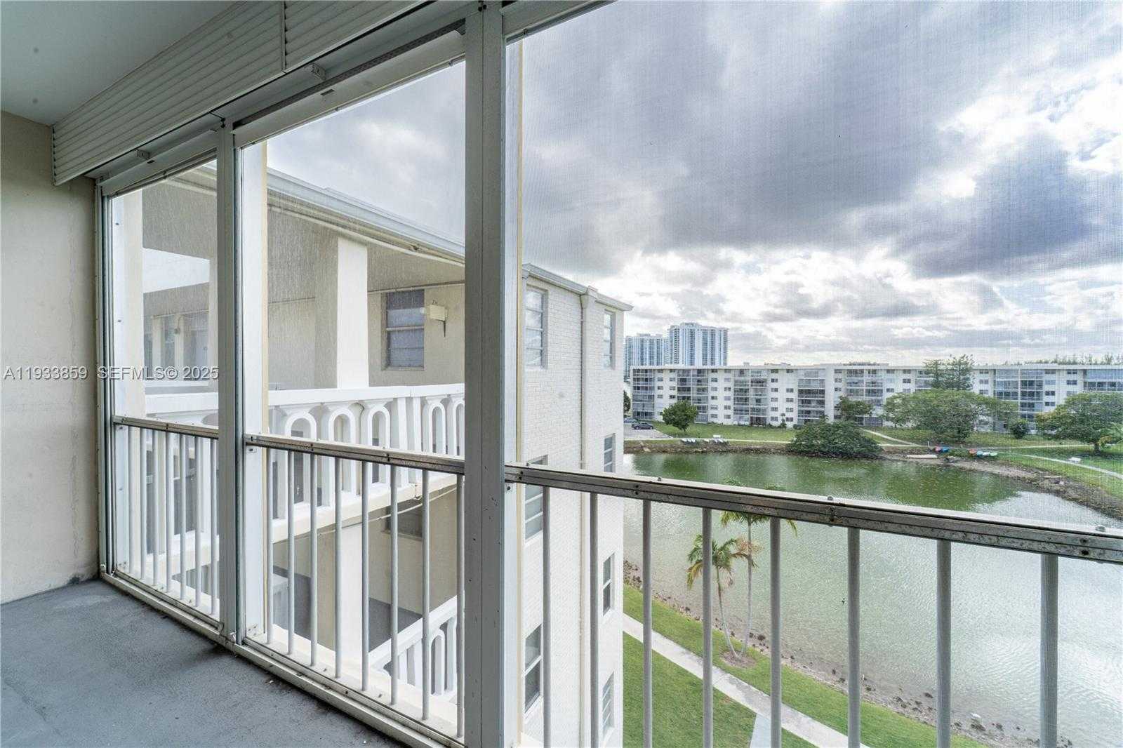 Small Image of 2855 LEONARD DR #H607, Aventura Number 16