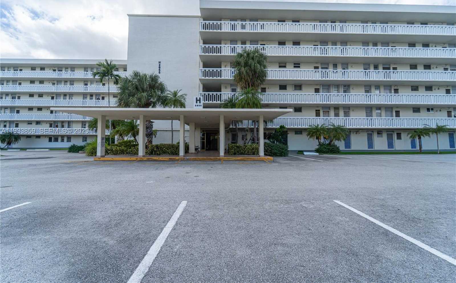 Small Image of 2855 LEONARD DR #H607, Aventura Number 2