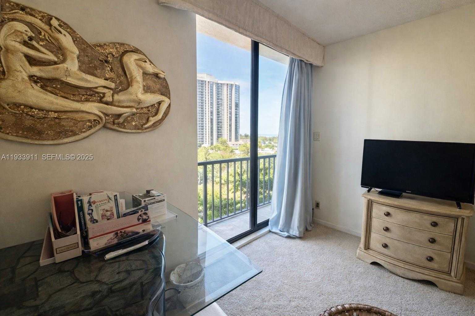 Small Image of 19355 TURNBERRY WAY #5B, Aventura Number 4