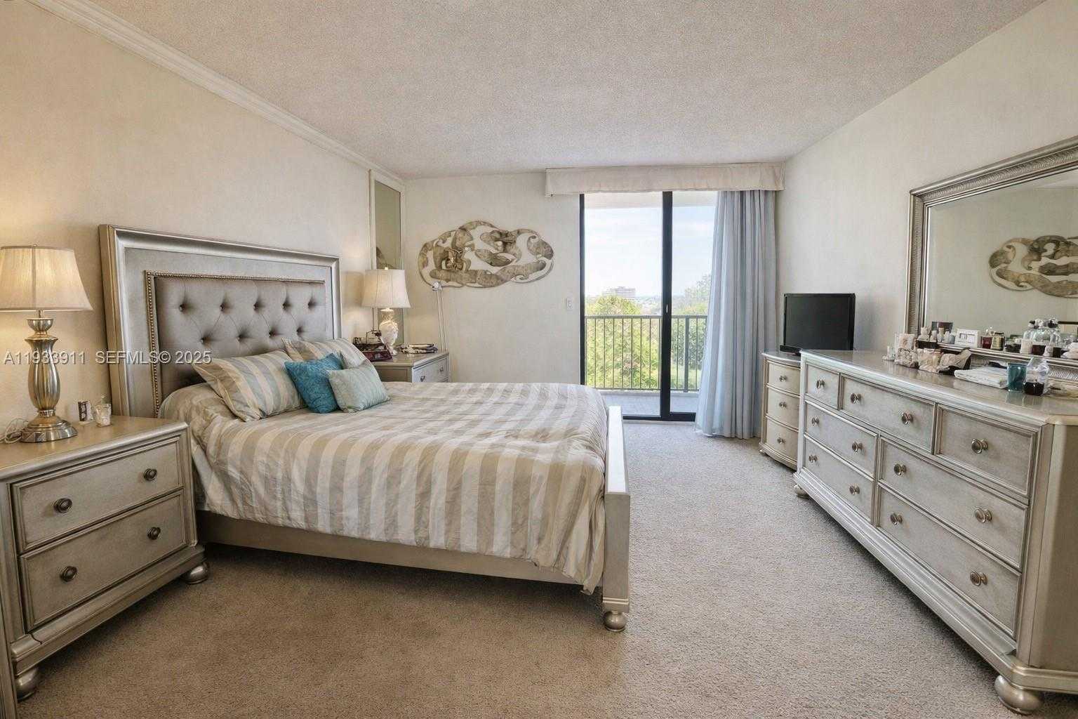 Small Image of 19355 TURNBERRY WAY #5B, Aventura Number 5