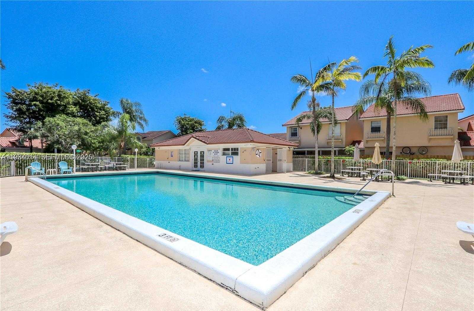 Small Image of 15253 SOUTH WEST 111TH ST, Miami Number 4