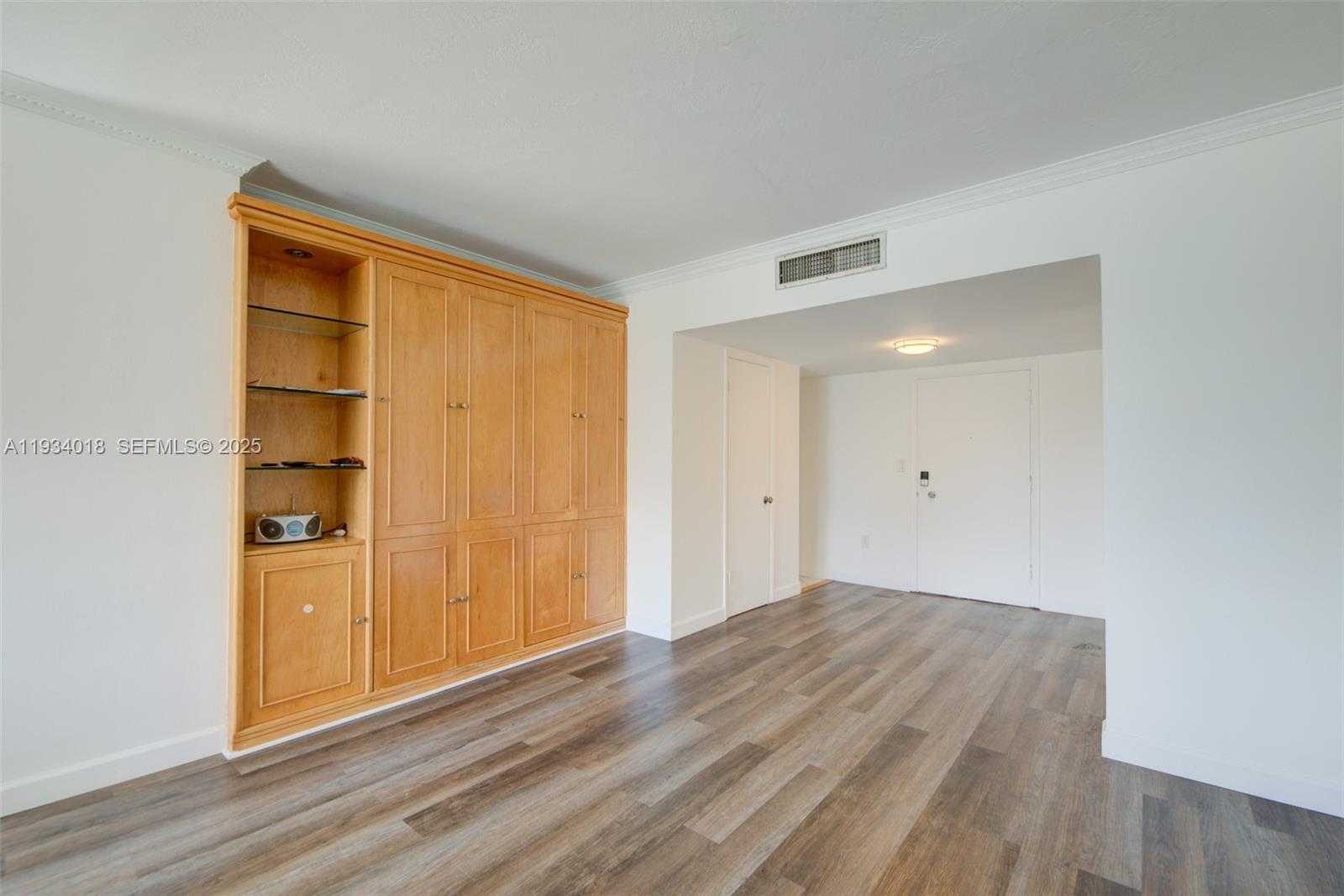 Small Image of Bay Harbor Islands Number 11