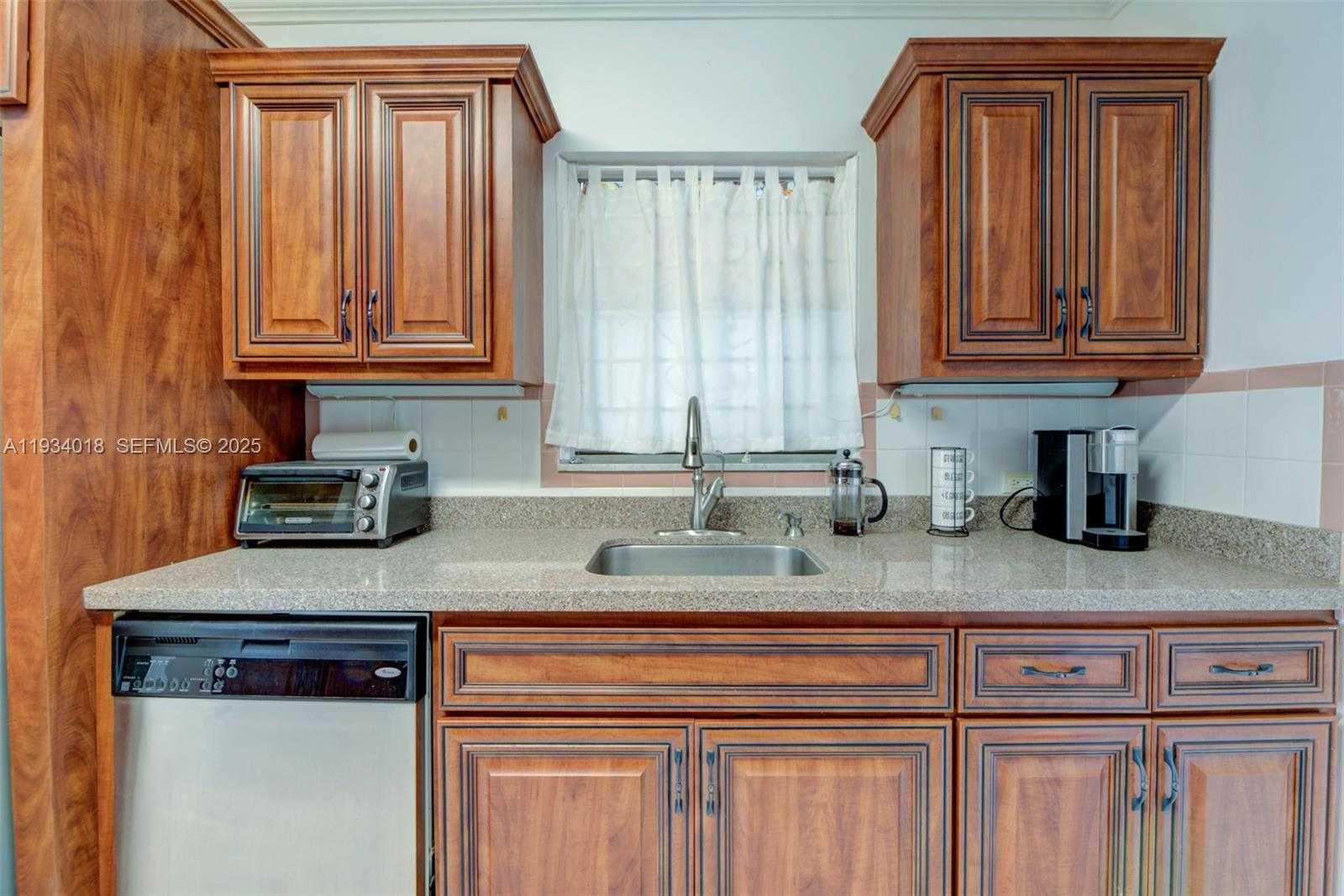 Small Image of Bay Harbor Islands Number 15