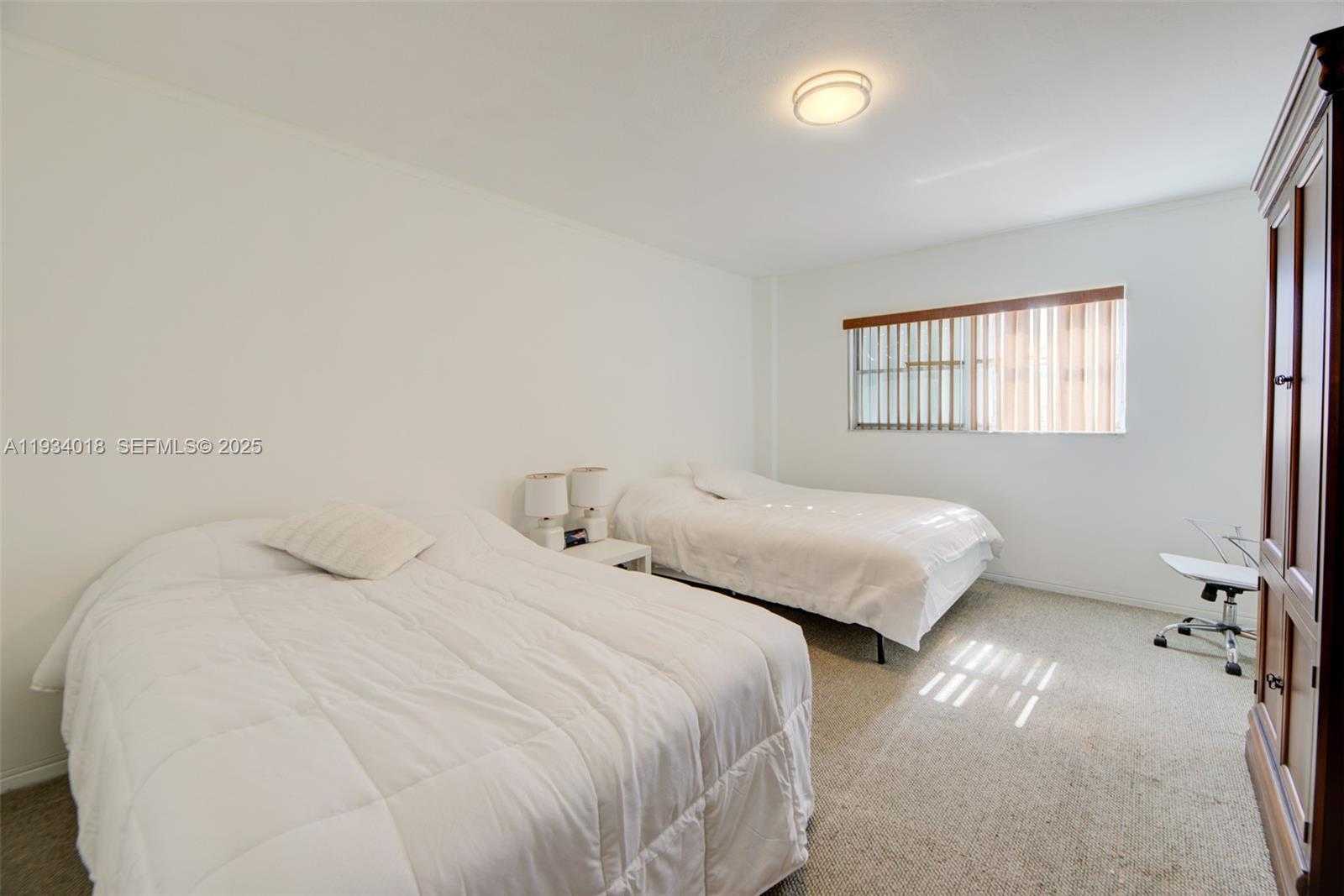 Small Image of Bay Harbor Islands Number 17