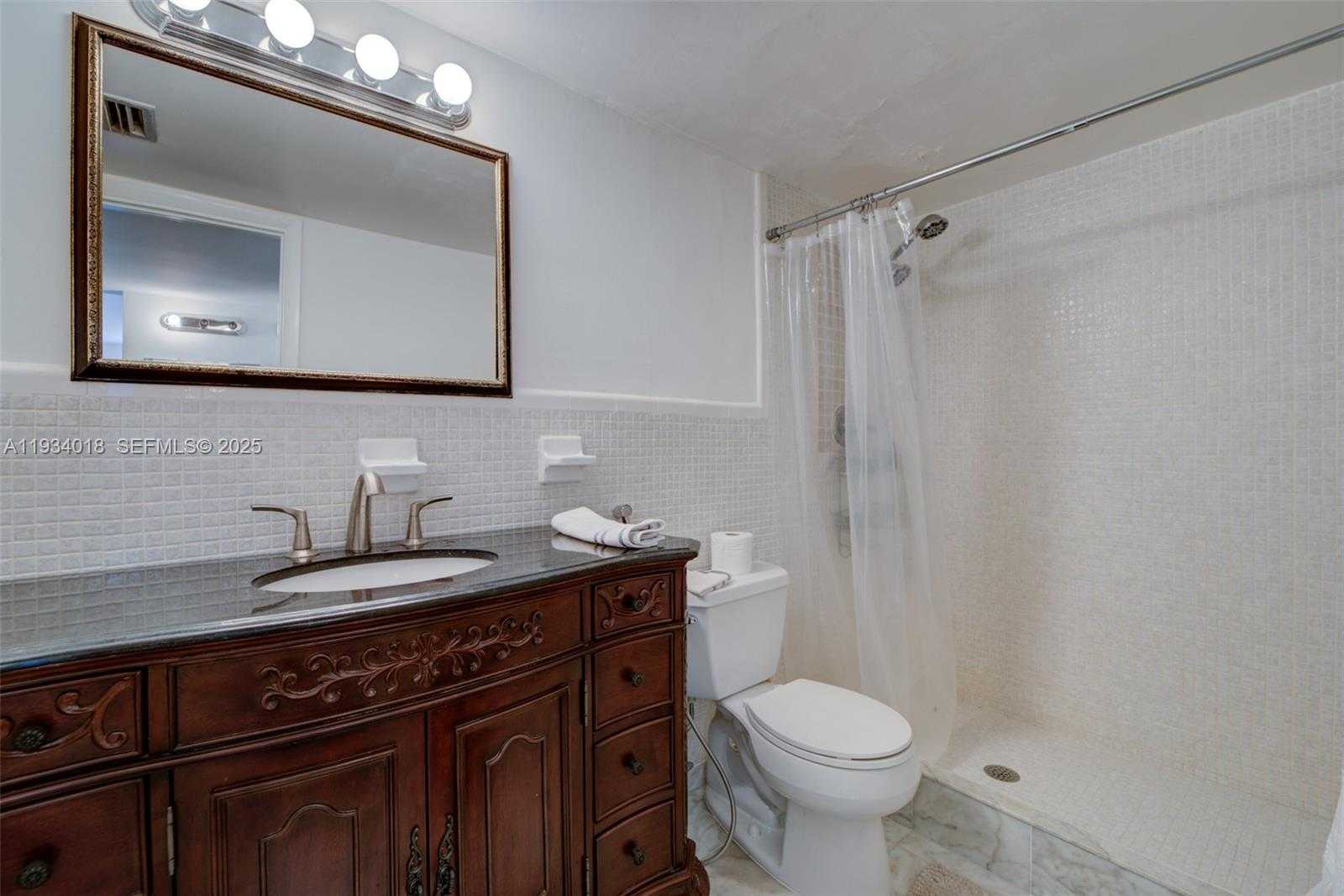 Small Image of Bay Harbor Islands Number 20