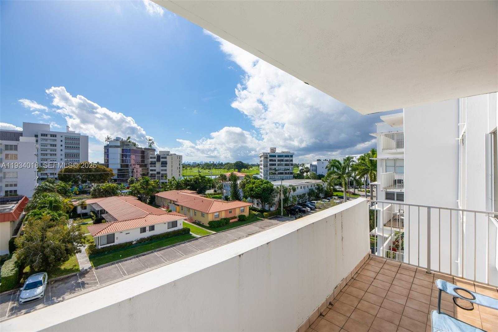 Small Image of Bay Harbor Islands Number 23