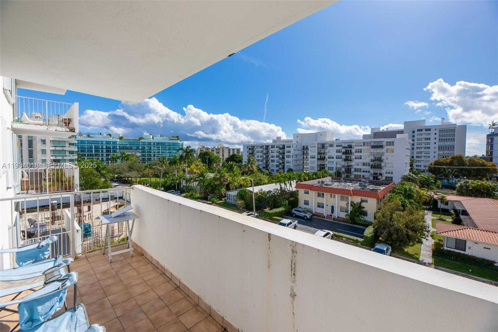 Small Image of Bay Harbor Islands Number 24