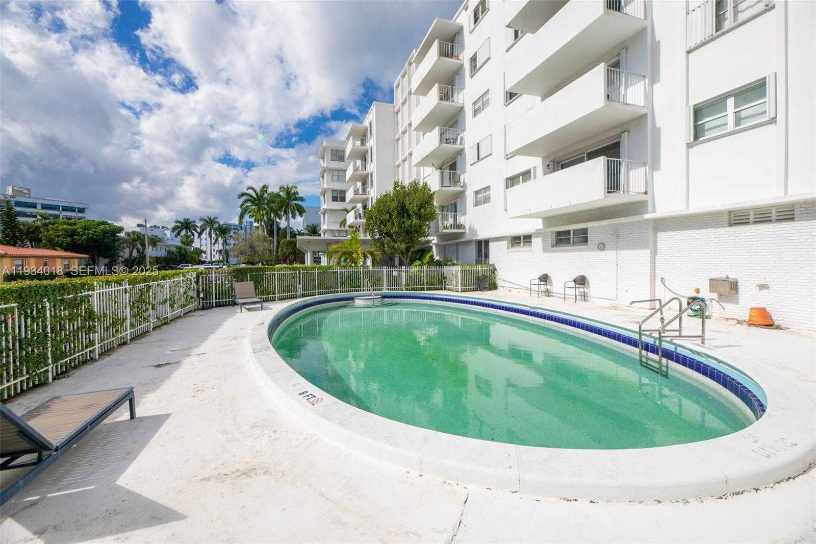 Small Image of Bay Harbor Islands Number 30