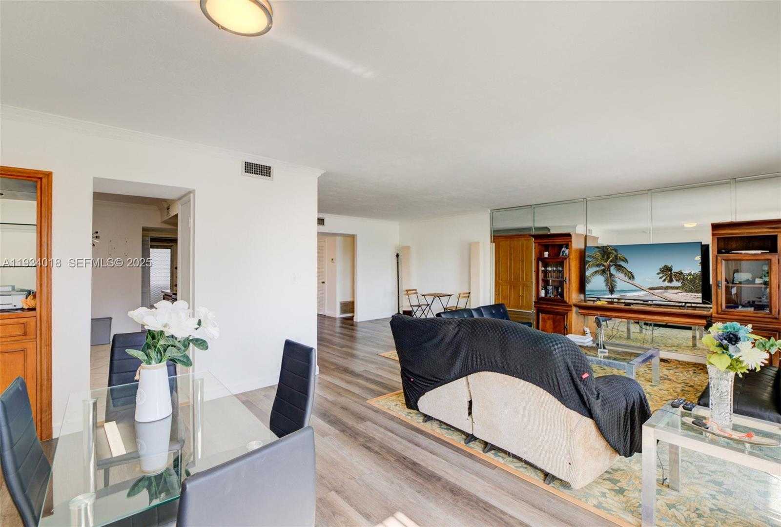 Small Image of Bay Harbor Islands Number 6