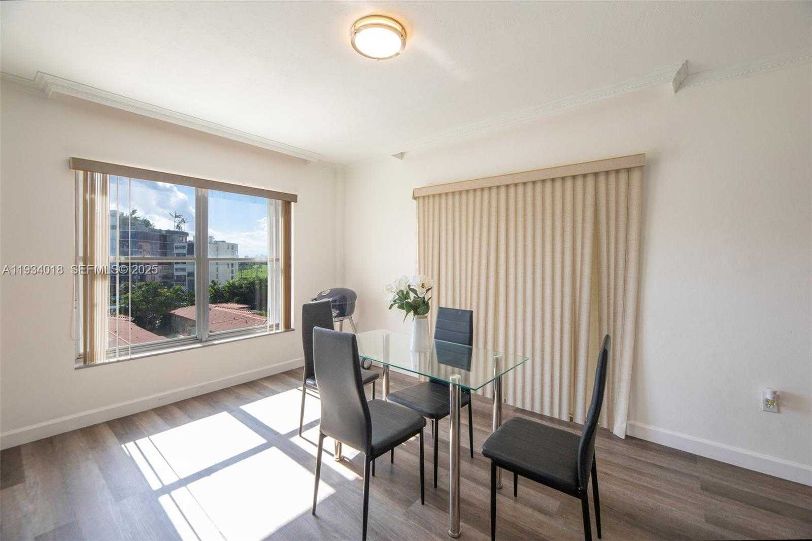 Small Image of Bay Harbor Islands Number 8