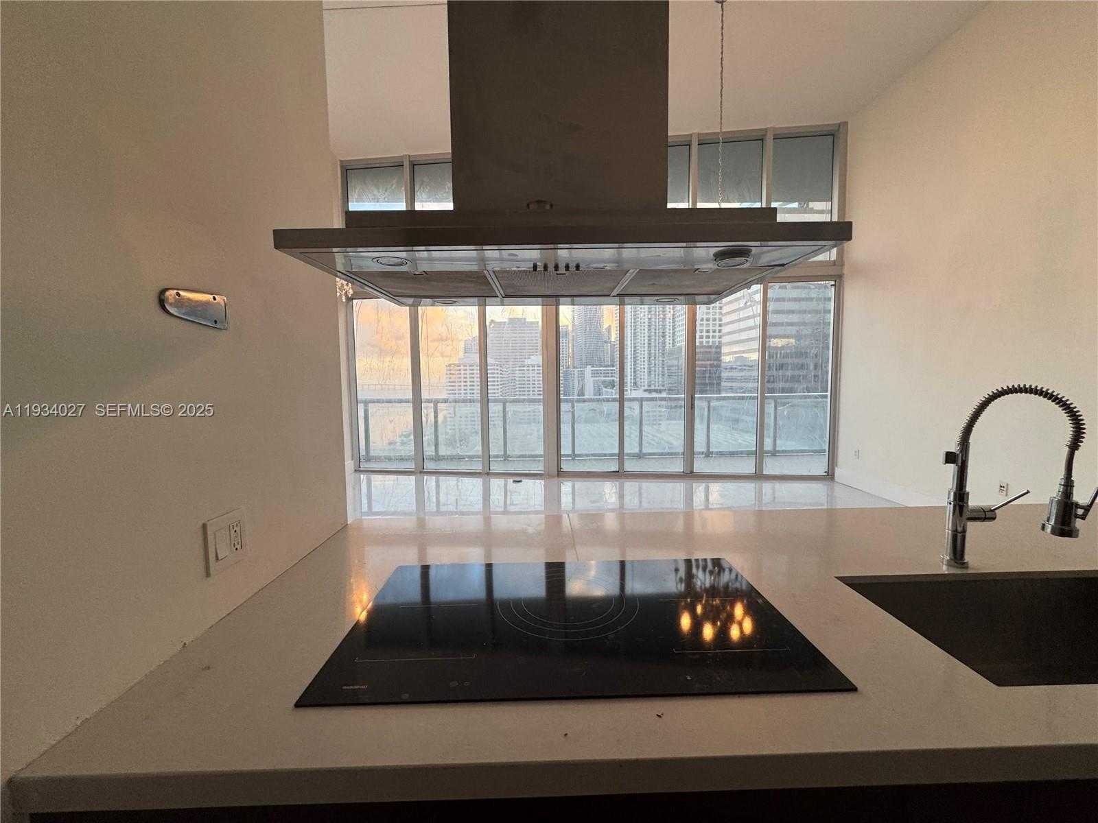 Small Image of 495 BRICKELL AVE #1501, Miami Number 14