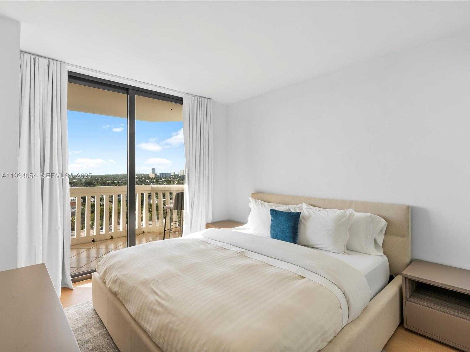 Small Image of 2000 ISLAND BLVD #903, Aventura Number 14