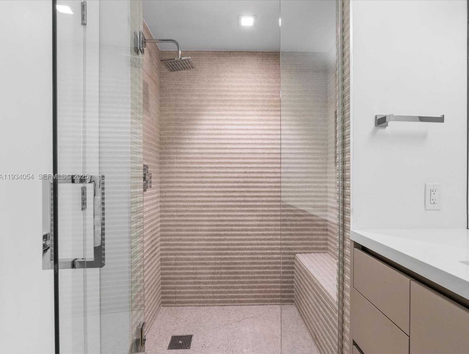 Small Image of 2000 ISLAND BLVD #903, Aventura Number 19