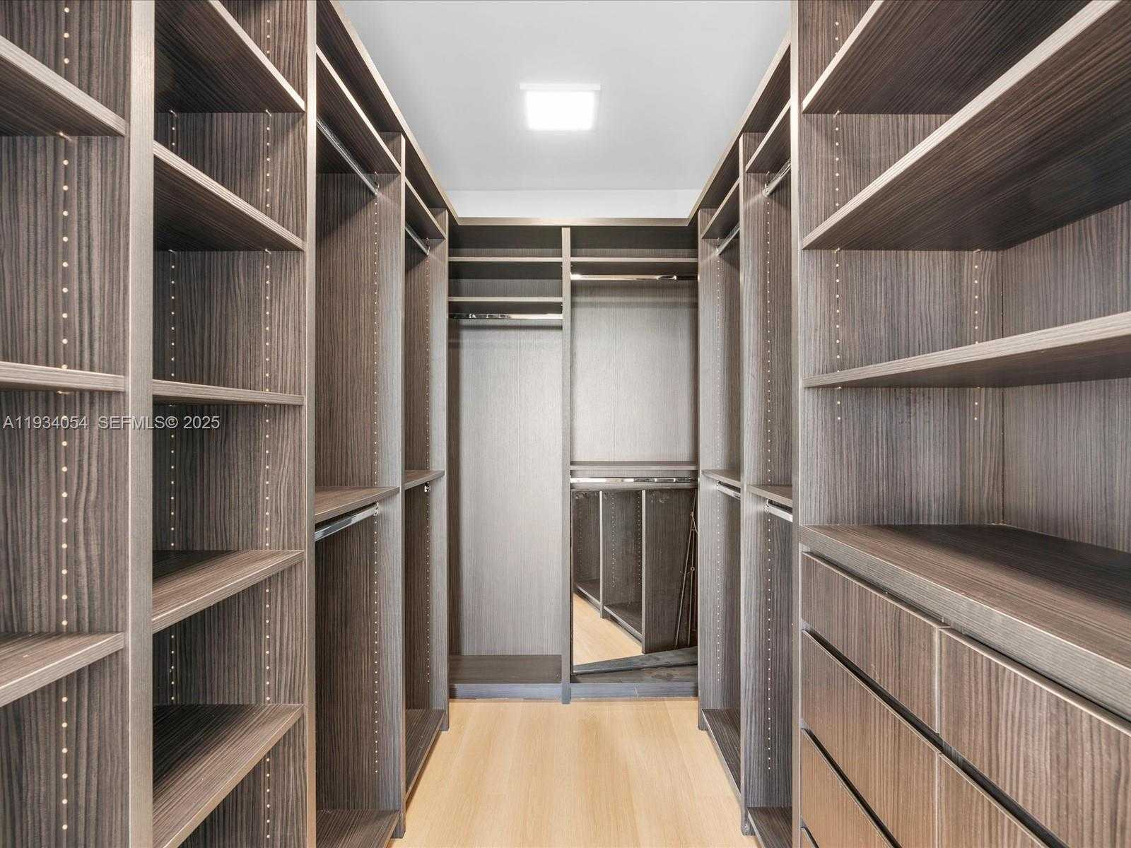 Small Image of 2000 ISLAND BLVD #903, Aventura Number 21