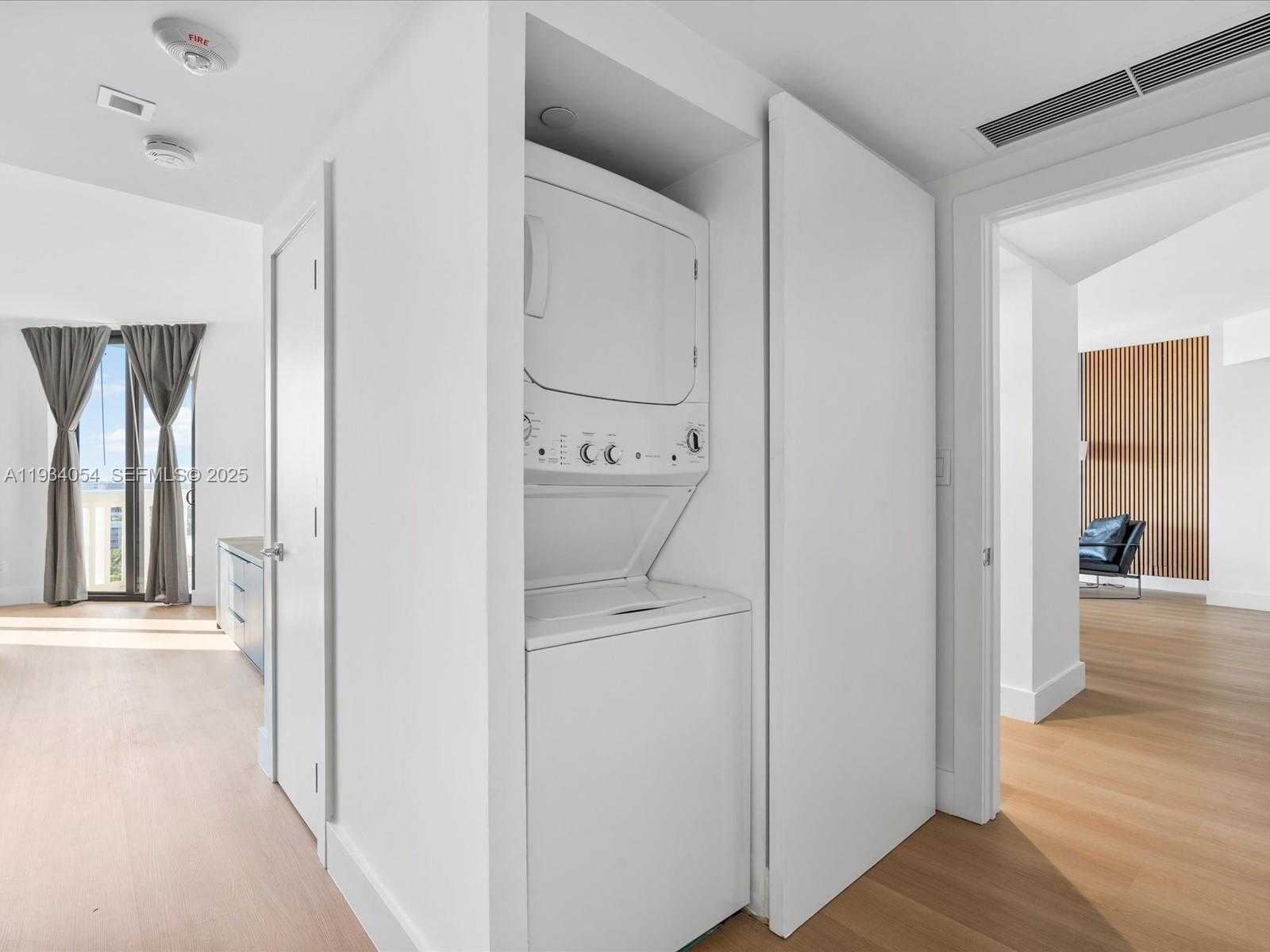 Small Image of 2000 ISLAND BLVD #903, Aventura Number 22