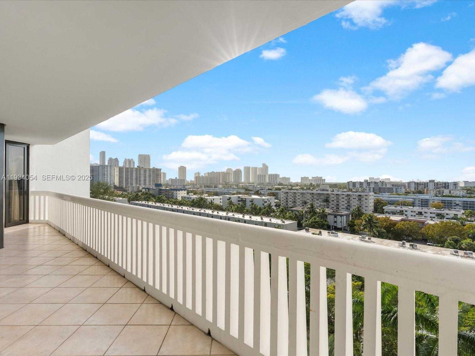 Small Image of 2000 ISLAND BLVD #903, Aventura Number 25