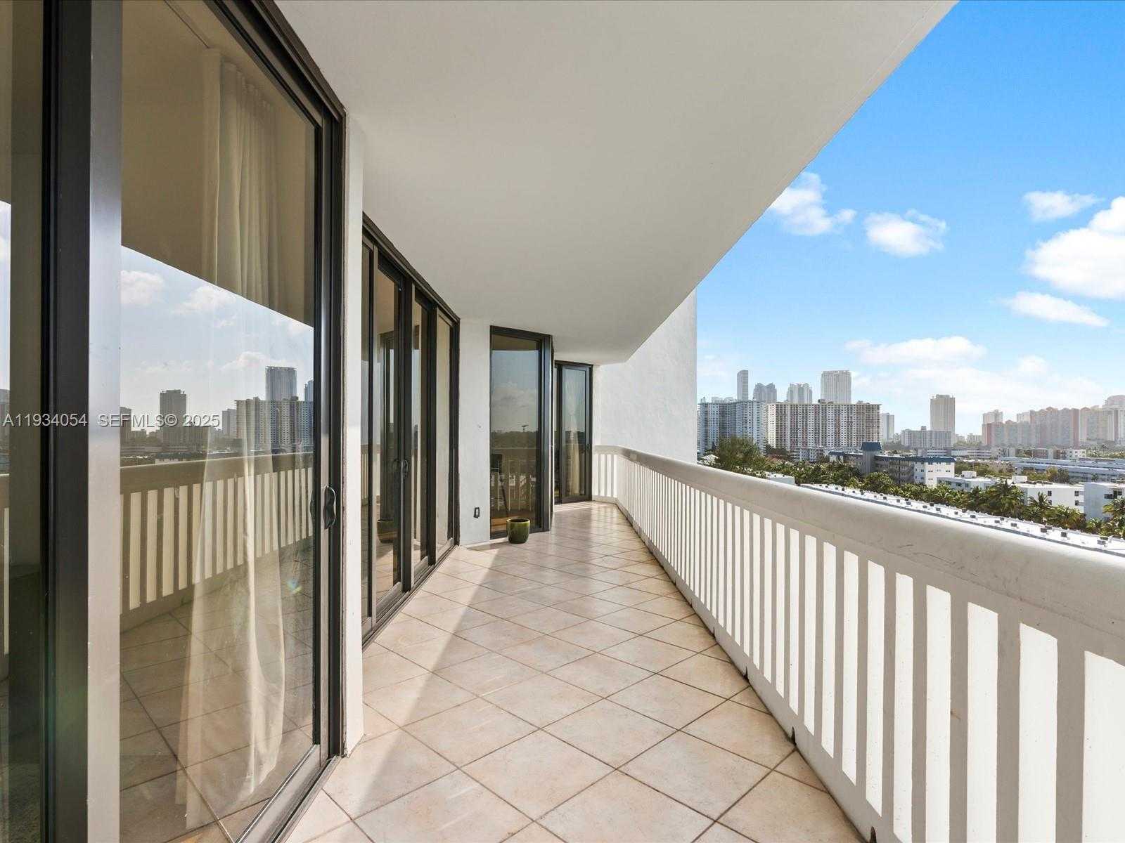 Small Image of 2000 ISLAND BLVD #903, Aventura Number 26