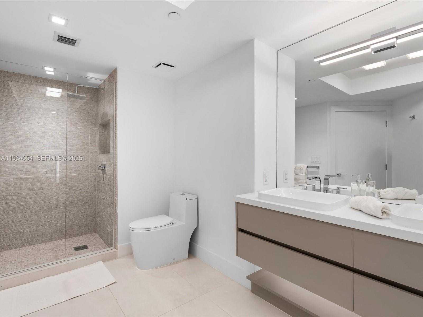 Small Image of 2000 ISLAND BLVD #903, Aventura Number 30