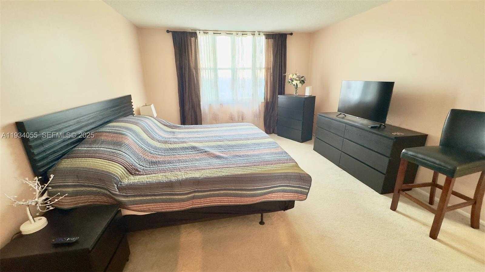 Small Image of 427 GOLDEN ISLES DR #8A, Hallandale Beach Number 13