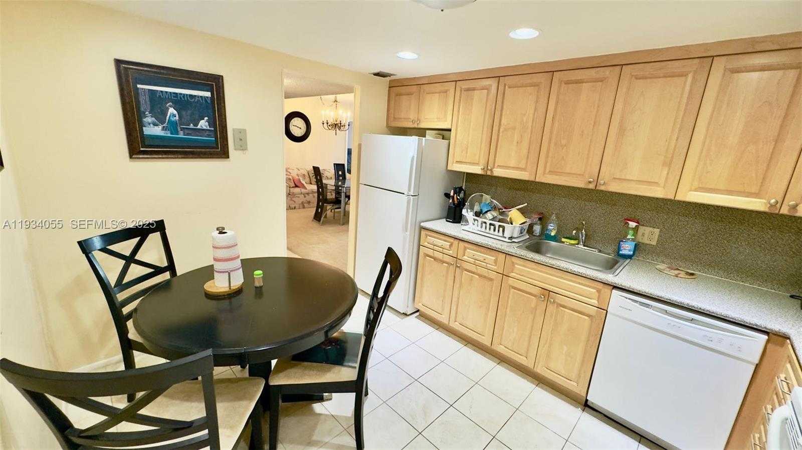 Small Image of 427 GOLDEN ISLES DR #8A, Hallandale Beach Number 24