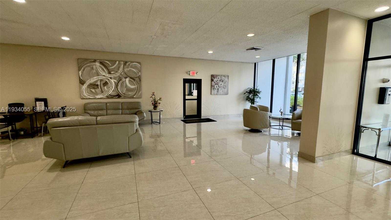 Small Image of 427 GOLDEN ISLES DR #8A, Hallandale Beach Number 27