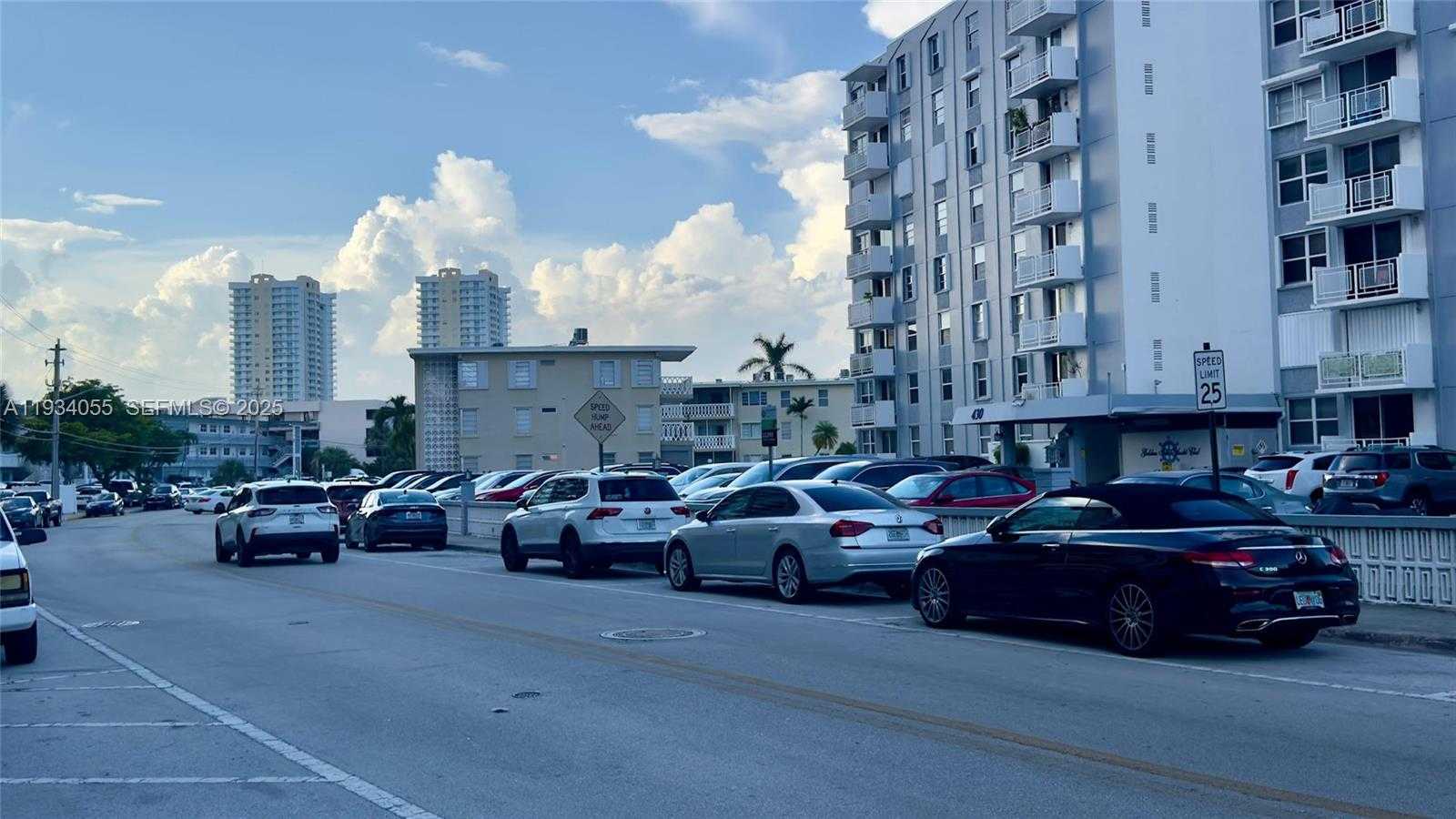 Small Image of 427 GOLDEN ISLES DR #8A, Hallandale Beach Number 31