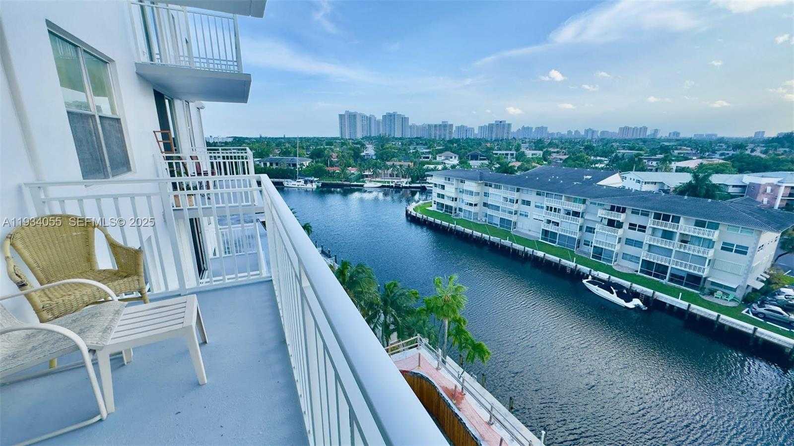 Small Image of 427 GOLDEN ISLES DR #8A, Hallandale Beach Number 4