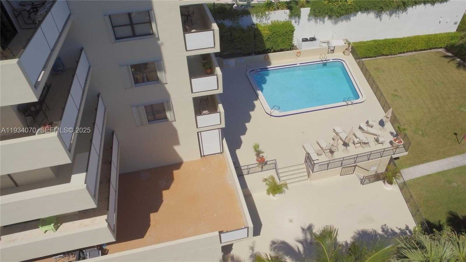 Small Image of 1623 COLLINS AVE #218, Miami Beach Number 22