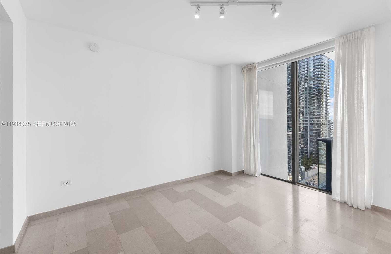 Small Image of 68 SOUTH EAST 6TH ST #2006, Miami Number 15