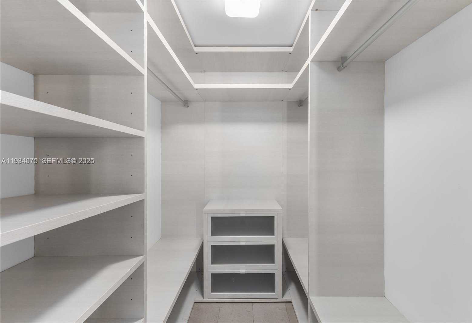 Small Image of 68 SOUTH EAST 6TH ST #2006, Miami Number 18