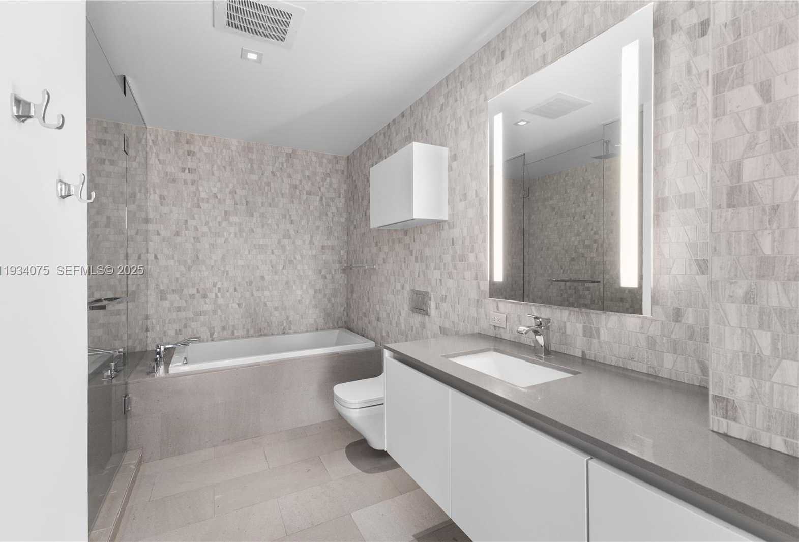 Small Image of 68 SOUTH EAST 6TH ST #2006, Miami Number 21