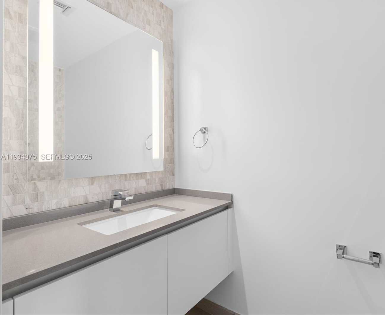 Small Image of 68 SOUTH EAST 6TH ST #2006, Miami Number 22