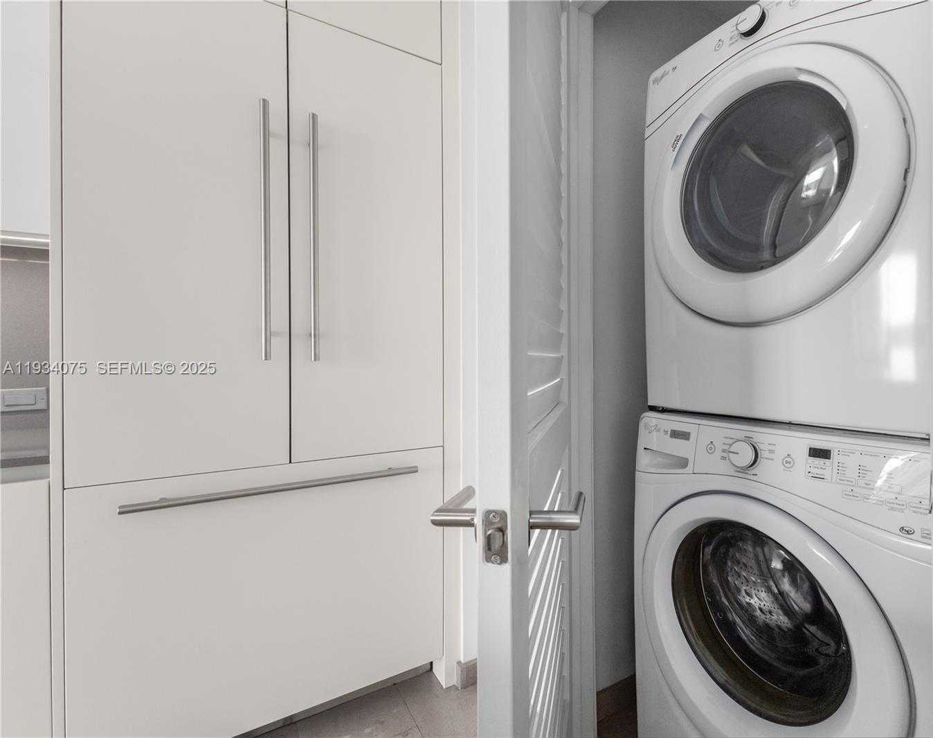 Small Image of 68 SOUTH EAST 6TH ST #2006, Miami Number 23