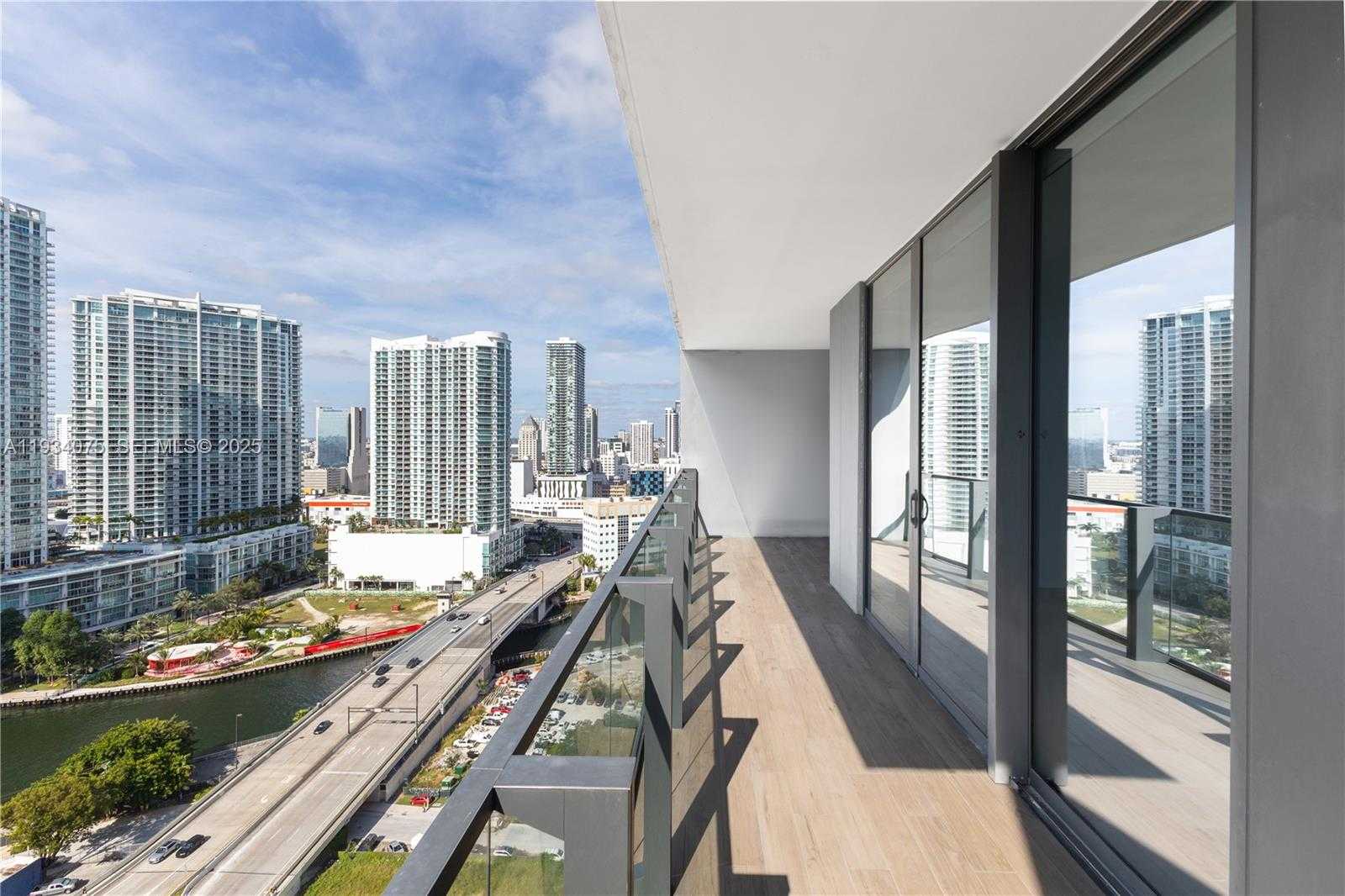 Small Image of 68 SOUTH EAST 6TH ST #2006, Miami Number 26