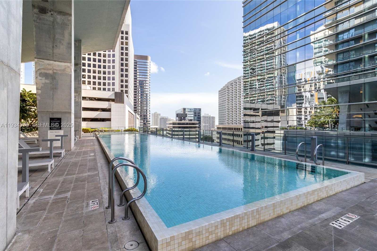 Small Image of 68 SOUTH EAST 6TH ST #2006, Miami Number 32