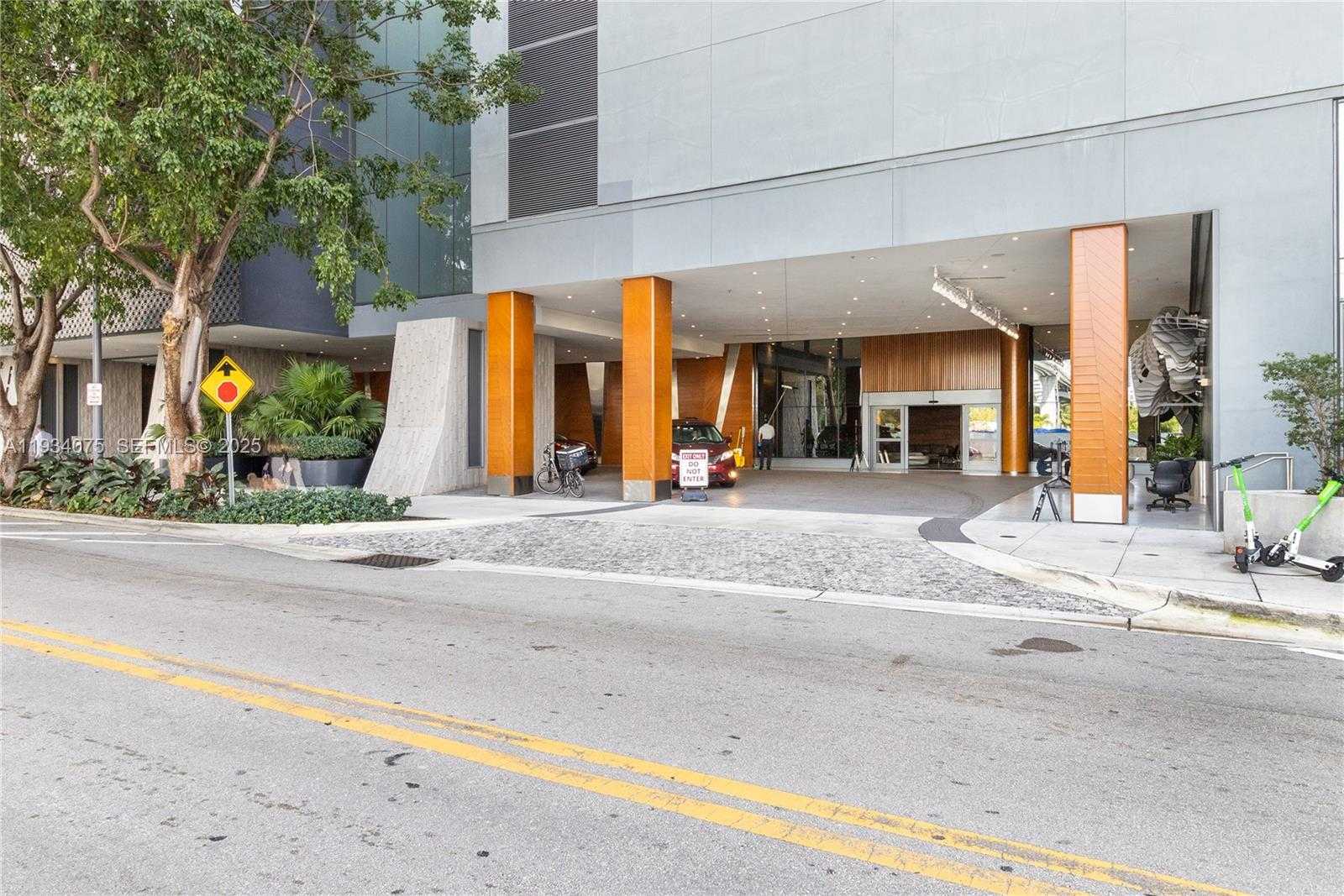 Small Image of 68 SOUTH EAST 6TH ST #2006, Miami Number 46