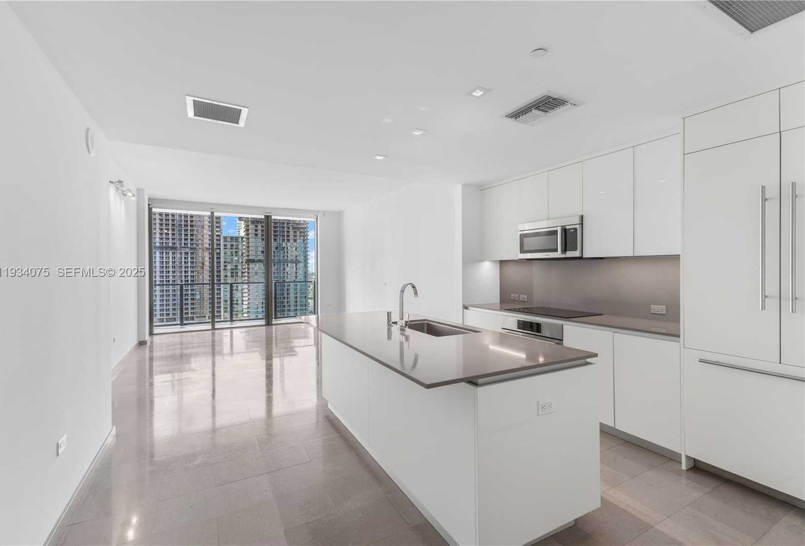 Small Image of 68 SOUTH EAST 6TH ST #2006, Miami Number 5