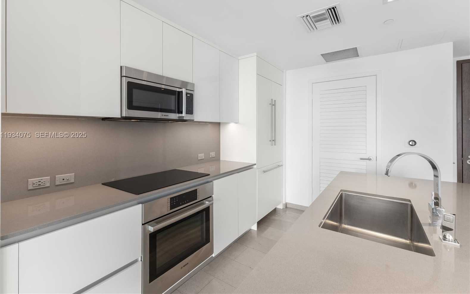 Small Image of 68 SOUTH EAST 6TH ST #2006, Miami Number 7