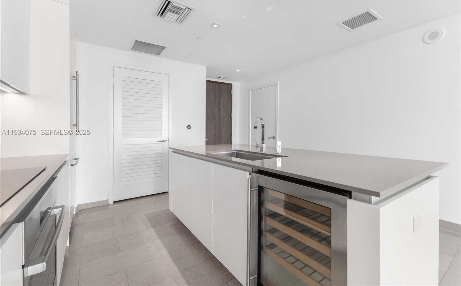 Small Image of 68 SOUTH EAST 6TH ST #2006, Miami Number 8