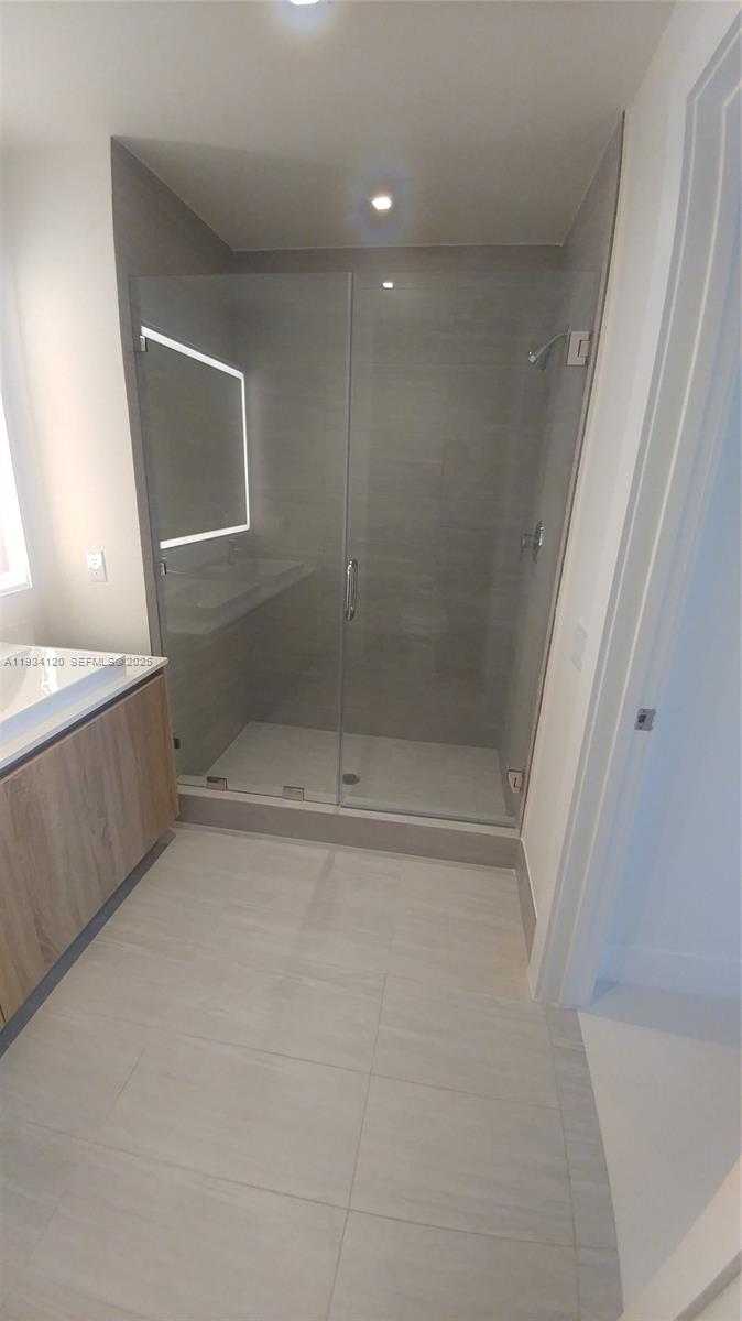 Small Image of 2960 NORTH EAST 207 ST #810, Aventura Number 9