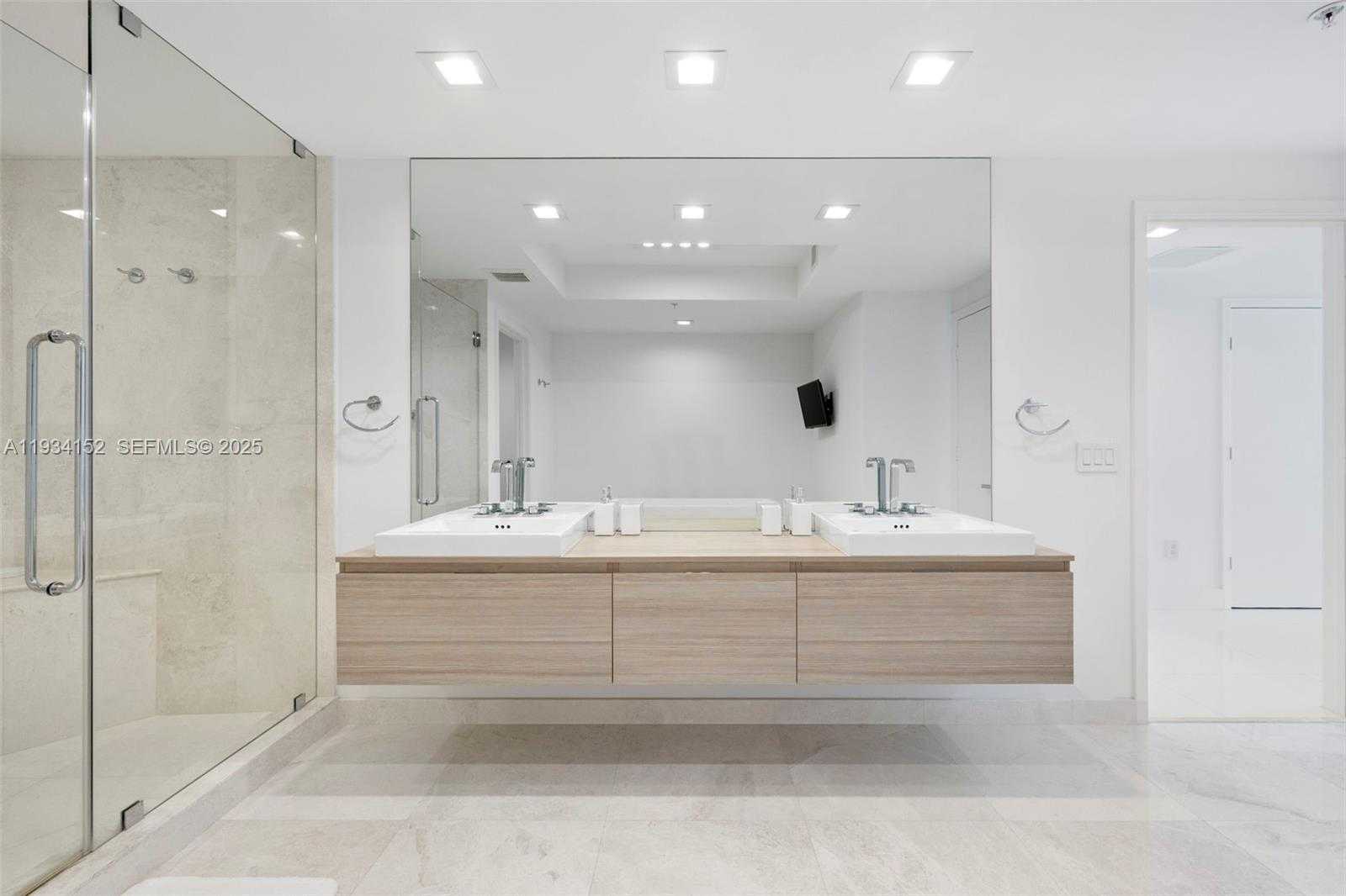 Small Image of 17111 BISCAYNE BLVD #1110, North Miami Beach Number 22