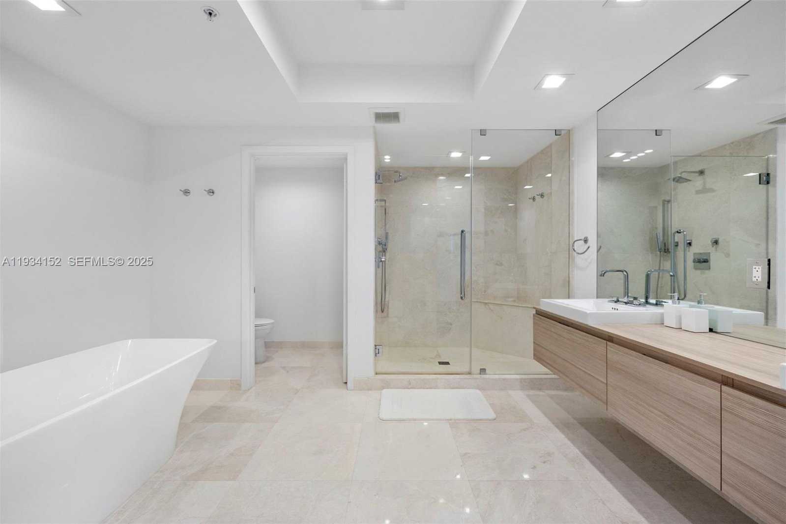 Small Image of 17111 BISCAYNE BLVD #1110, North Miami Beach Number 23