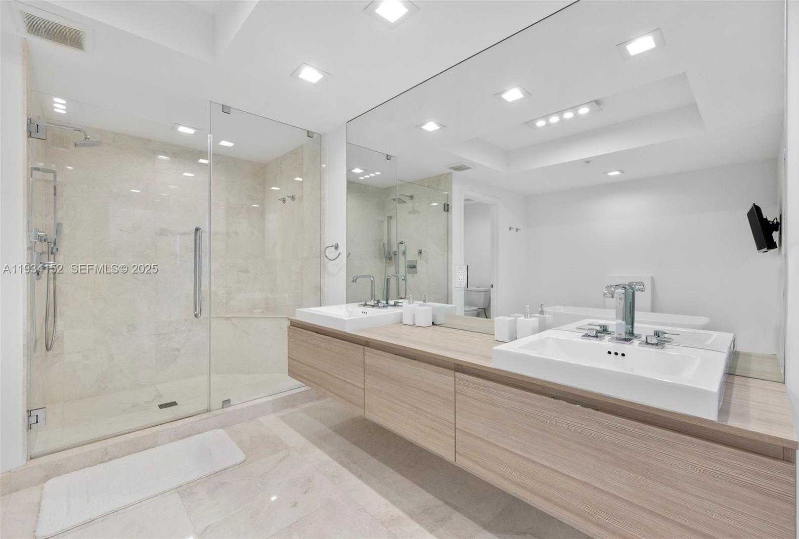 Small Image of 17111 BISCAYNE BLVD #1110, North Miami Beach Number 24