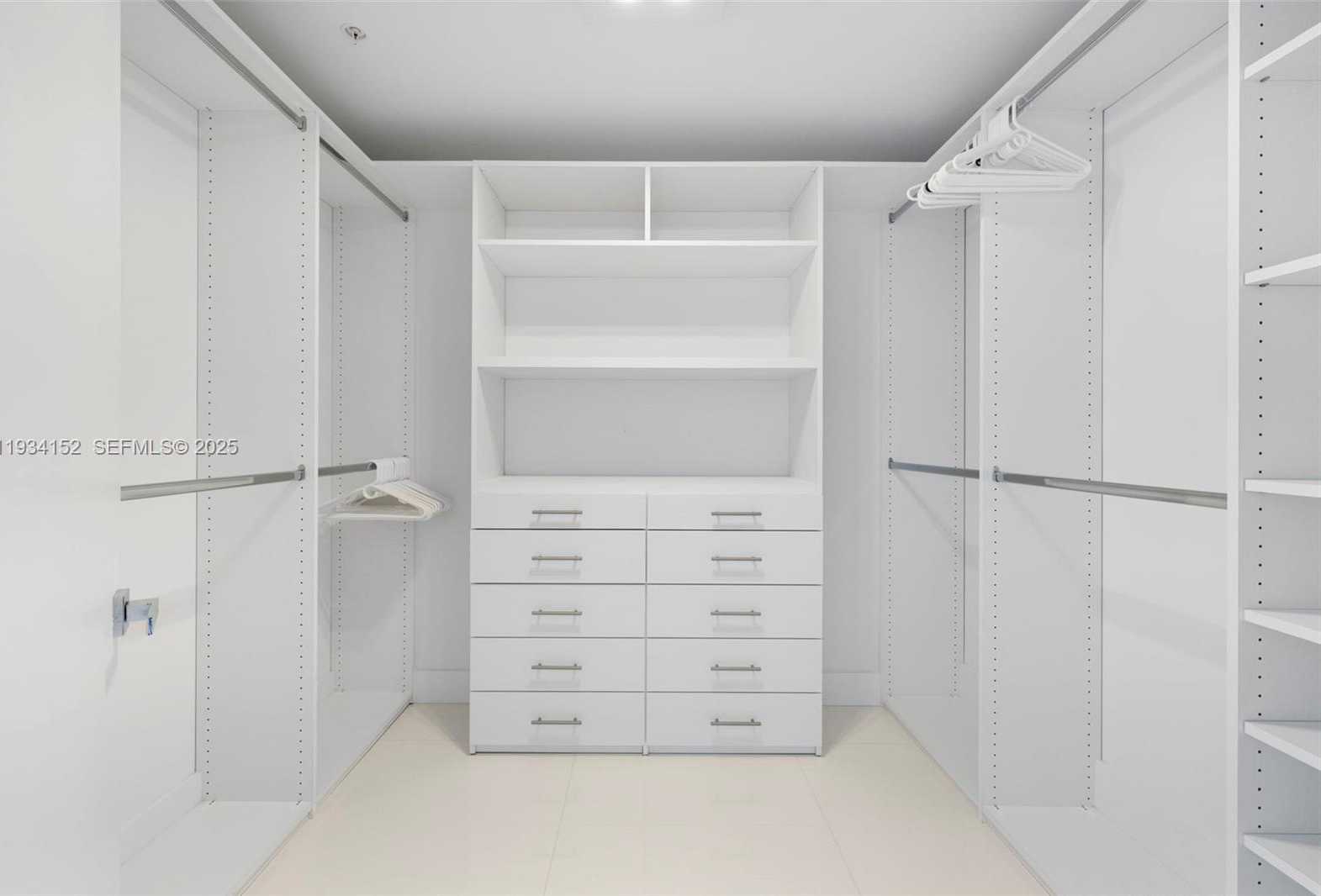 Small Image of 17111 BISCAYNE BLVD #1110, North Miami Beach Number 27