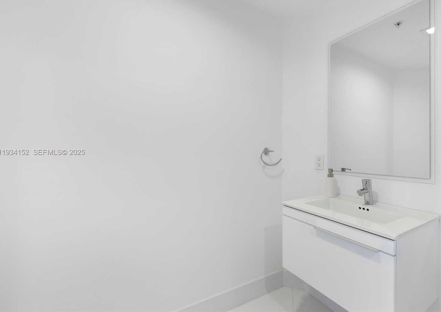 Small Image of 17111 BISCAYNE BLVD #1110, North Miami Beach Number 32