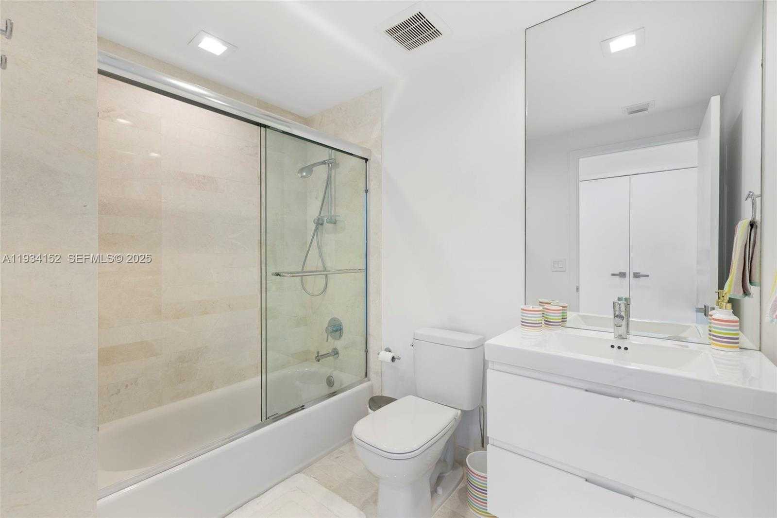 Small Image of 17111 BISCAYNE BLVD #1110, North Miami Beach Number 36