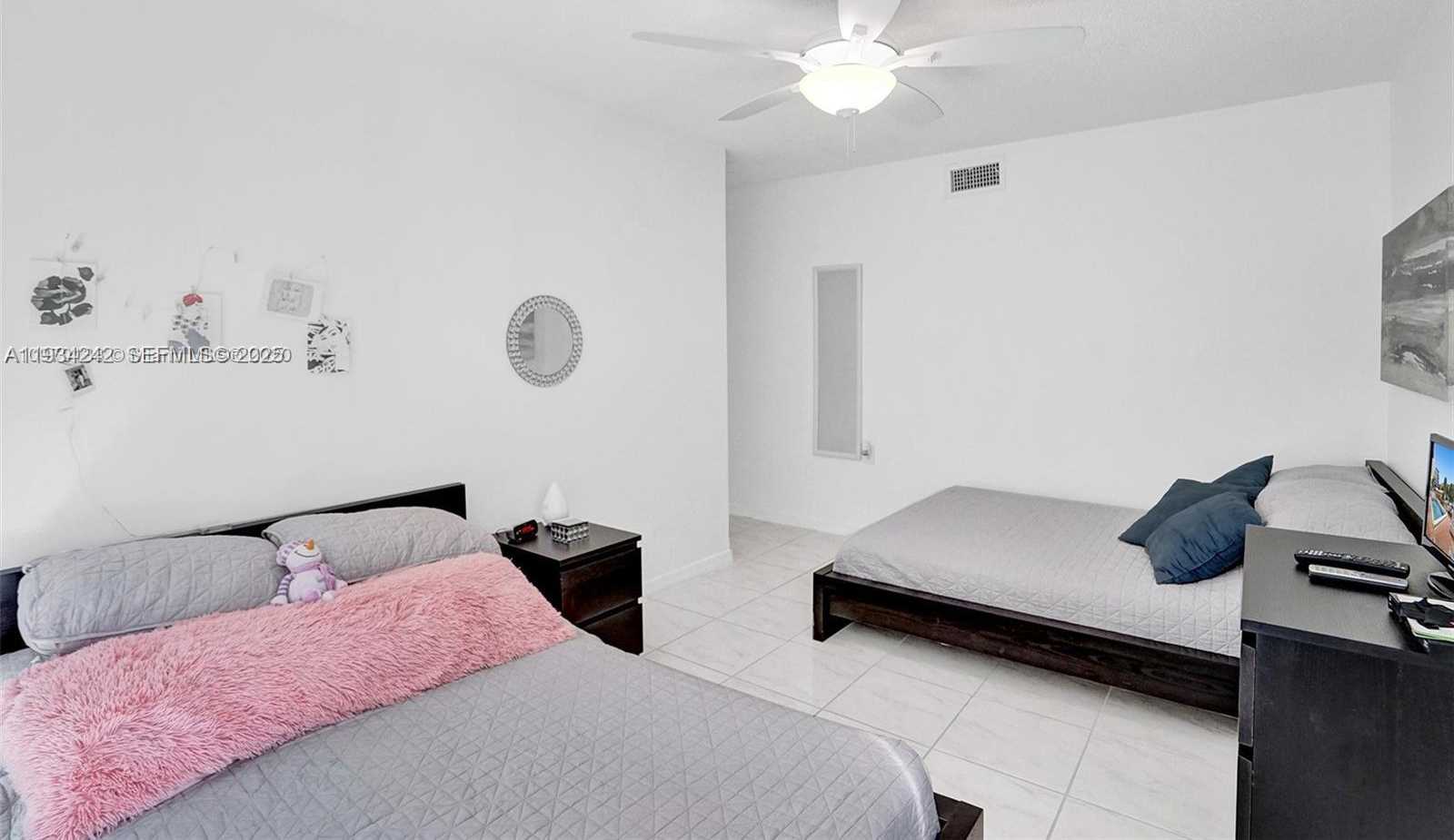 Small Image of 250 180TH DR #155, Sunny Isles Beach Number 19