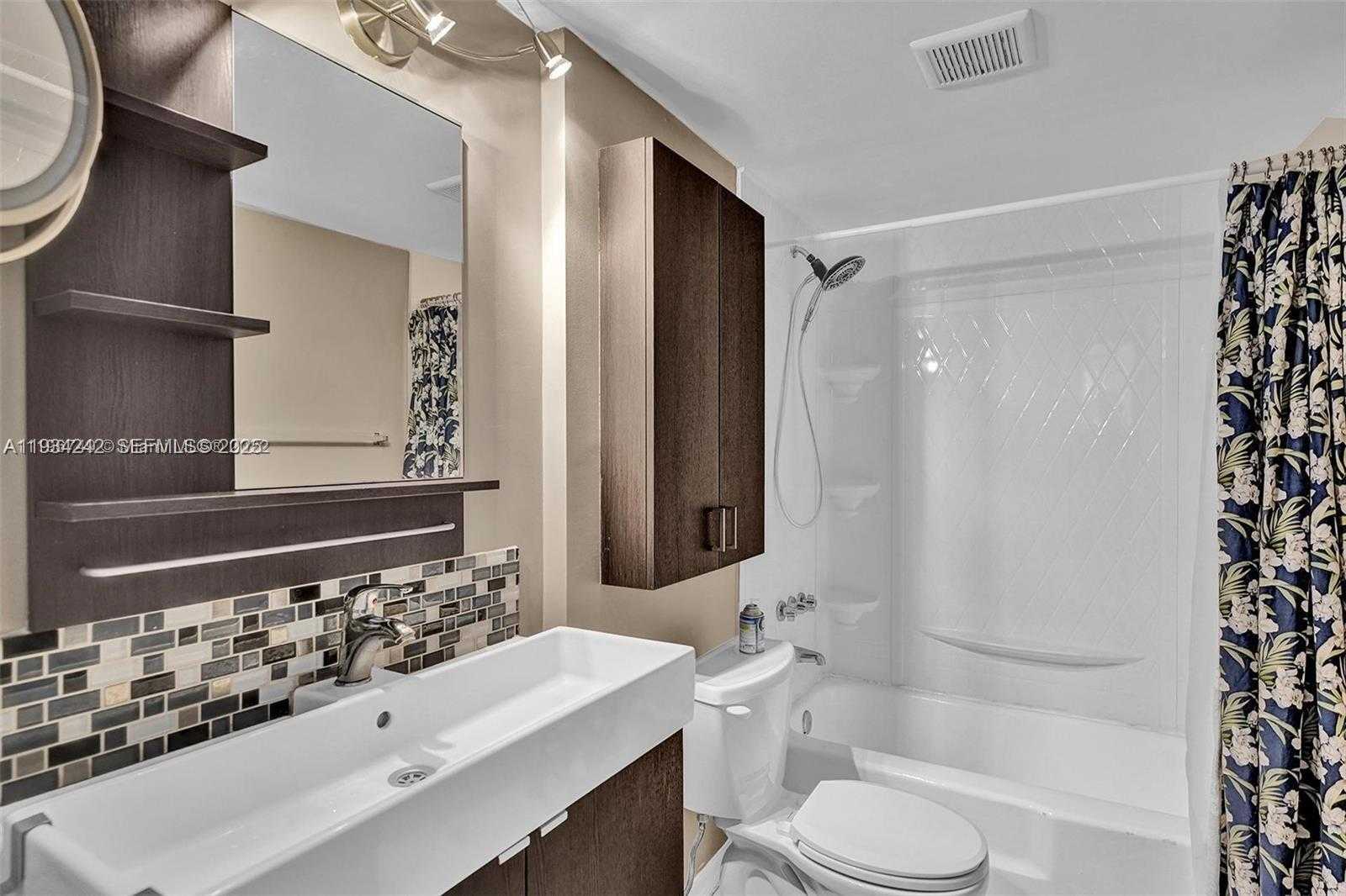 Small Image of 250 180TH DR #155, Sunny Isles Beach Number 21