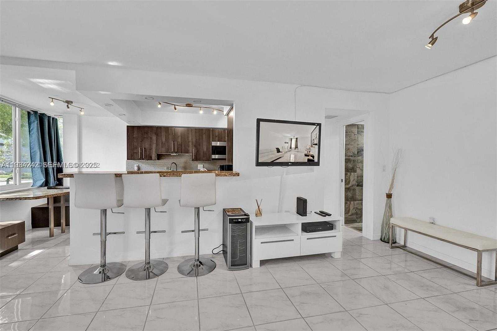 Small Image of 250 180TH DR #155, Sunny Isles Beach Number 3