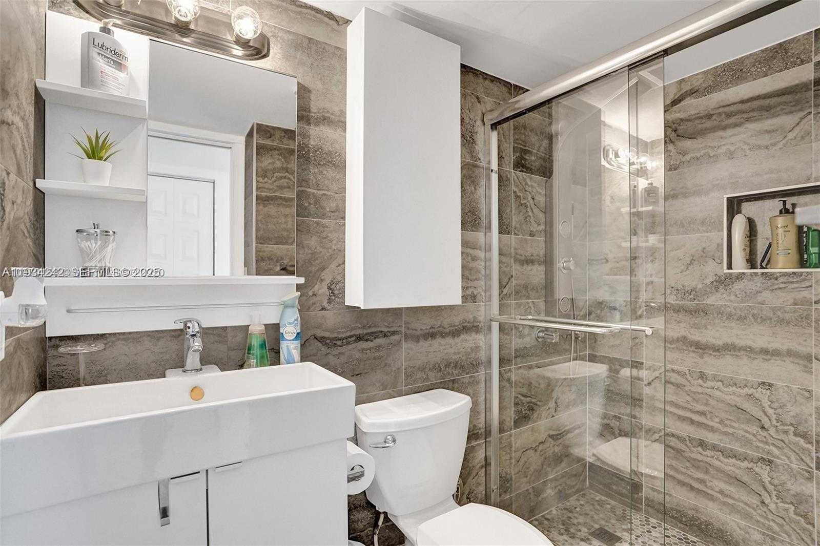 Small Image of 250 180TH DR #155, Sunny Isles Beach Number 5